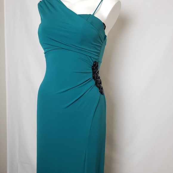 Sleeveless green gown nwot - Picture 3 of 8